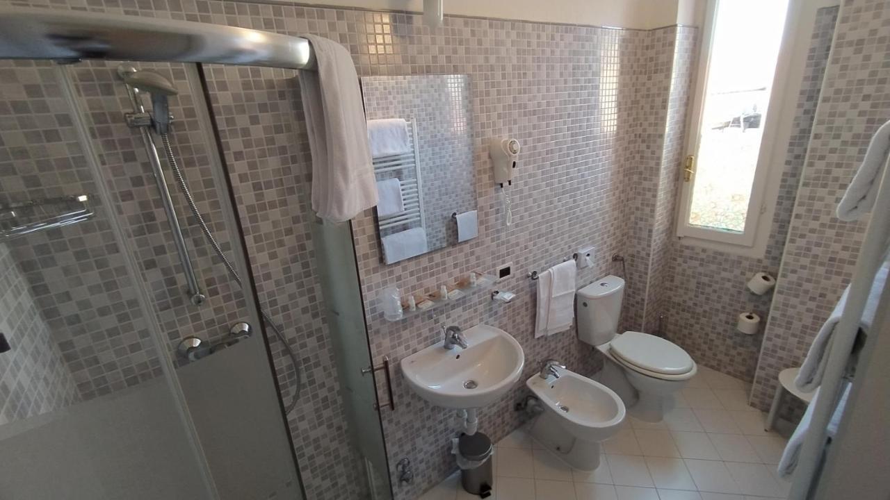 Albergo Moderno Lucca Bagian luar foto
