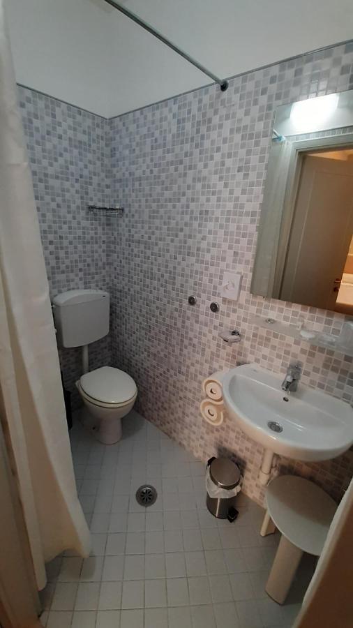 Albergo Moderno Lucca Bagian luar foto