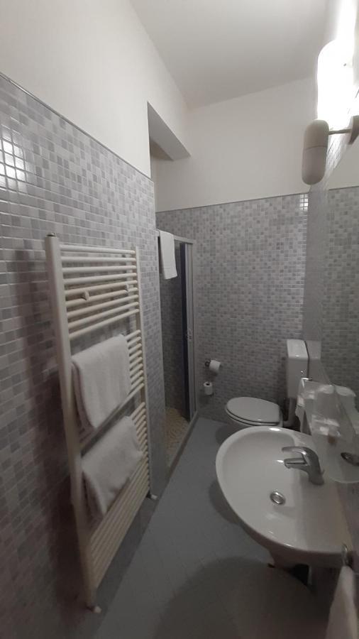Albergo Moderno Lucca Bagian luar foto