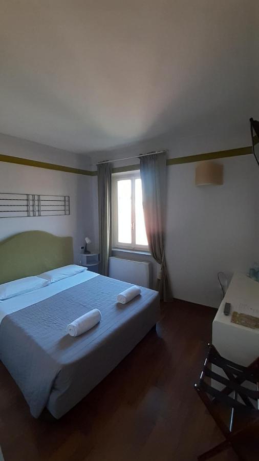 Albergo Moderno Lucca Bagian luar foto