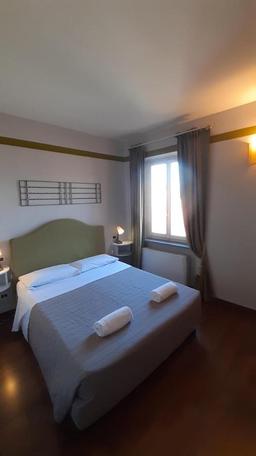 Albergo Moderno Lucca Bagian luar foto