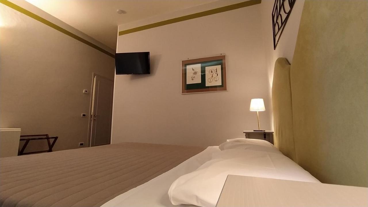 Albergo Moderno Lucca Bagian luar foto