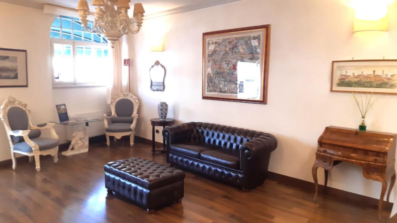 Albergo Moderno Lucca Bagian luar foto