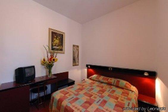 Albergo Moderno Lucca Bagian luar foto