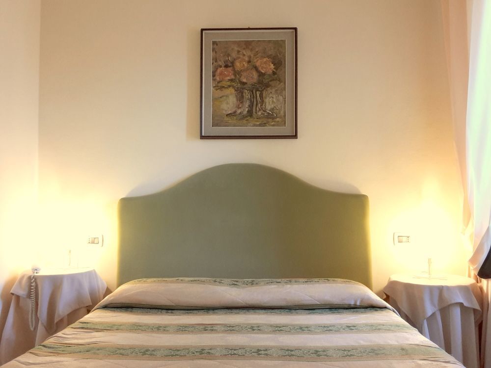 Albergo Moderno Lucca Bagian luar foto