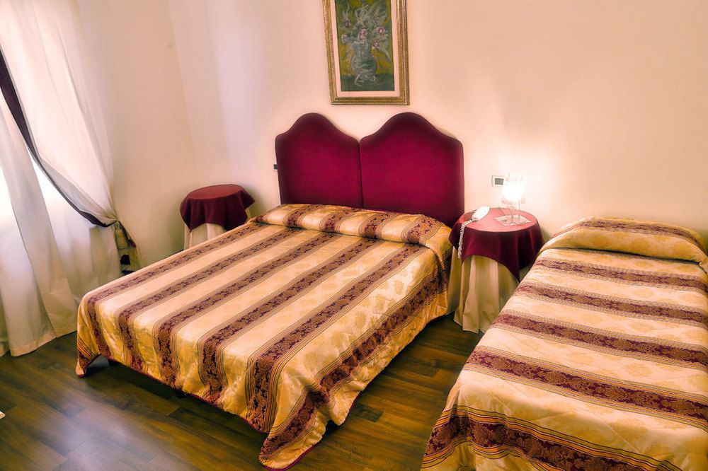 Albergo Moderno Lucca Bagian luar foto