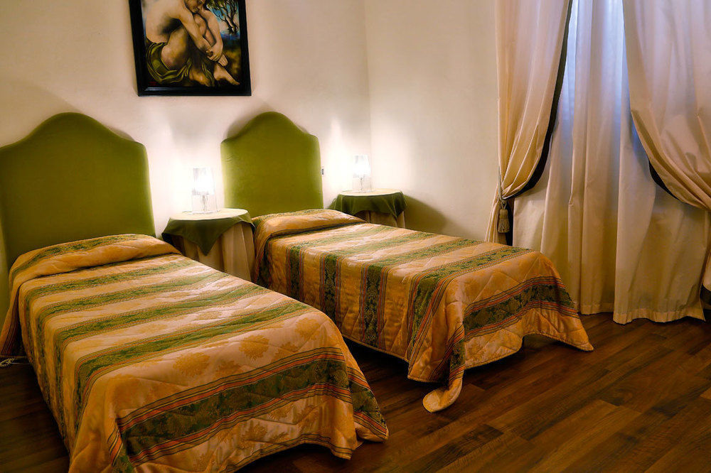 Albergo Moderno Lucca Bagian luar foto