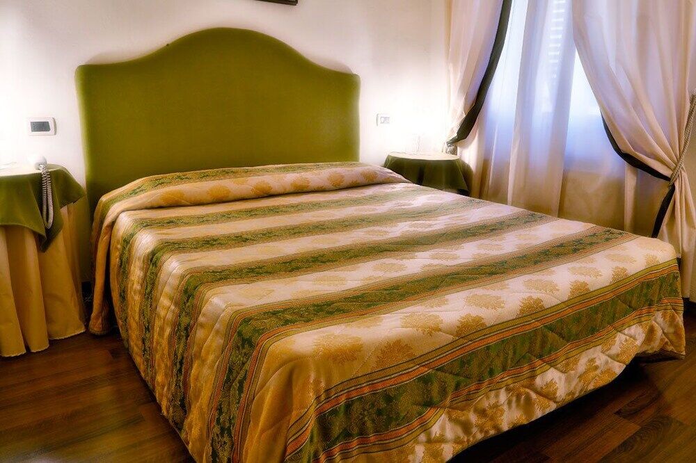 Albergo Moderno Lucca Bagian luar foto